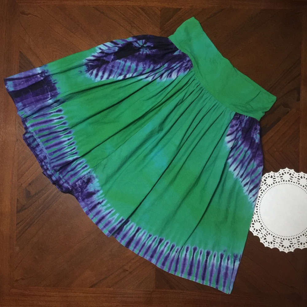 Inactive* Unique high-waisted tie-dye print skirt